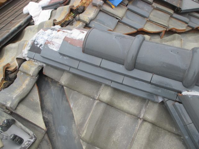 播磨町ののし瓦の上に設置した紐丸瓦